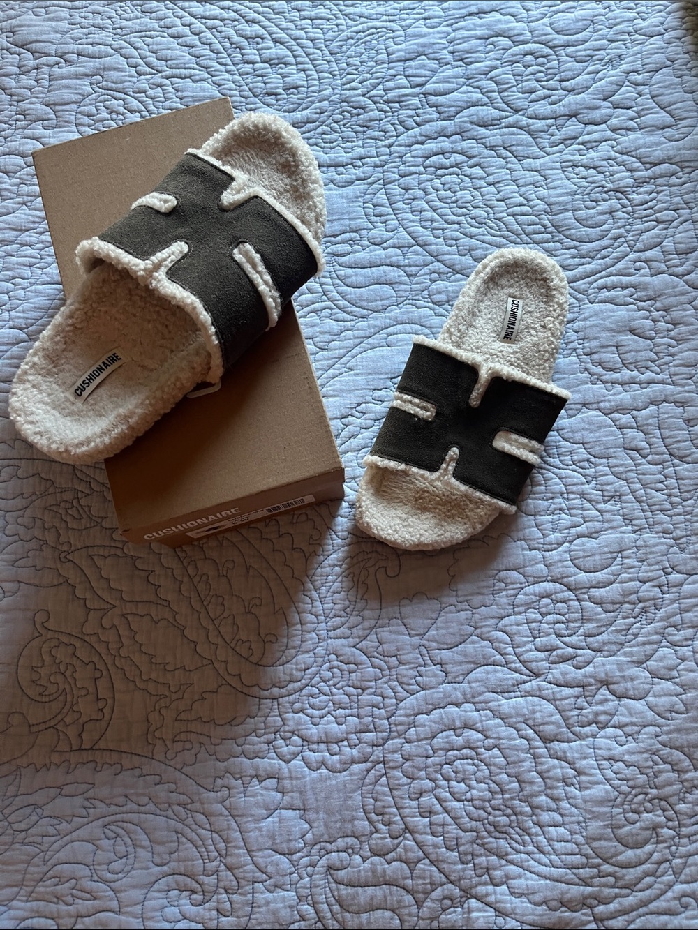Cozy Sherpa Slide Sandals in Black and Cream